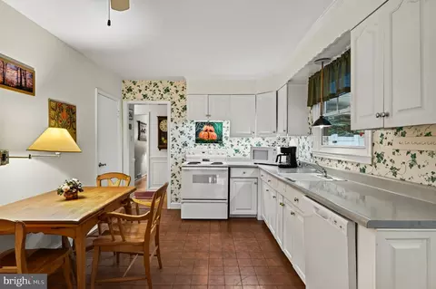 Kitchen - 59 Lakeside Ave, Devon, PA 19333 photo 1 of 4