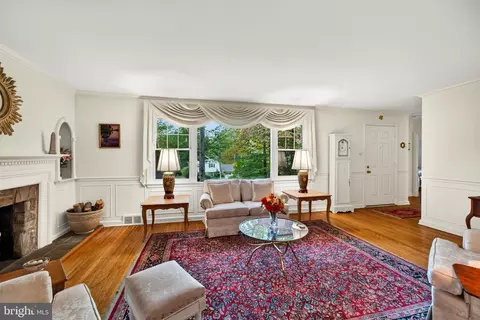 Living - 59 Lakeside Ave, Devon, PA 19333 photo 3 of 3