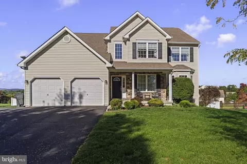 910 W Mill Creek Way, Pottstown, PA 19465