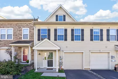 125 Red Oak Ct, Honey Brook, PA 19344