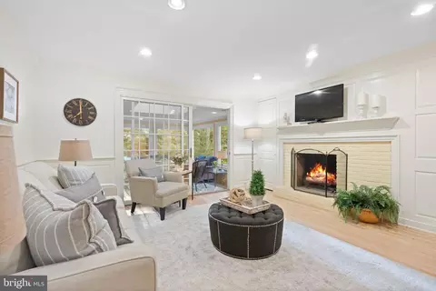 Living - 770 Hedges Ln, Wayne, PA 19087 photo 4 of 4
