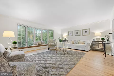 Living - 770 Hedges Ln, Wayne, PA 19087 photo 3 of 4