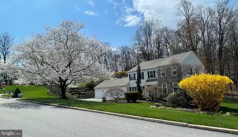 6 Oak Glen Dr, Malvern, PA 19355