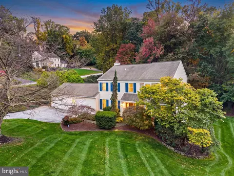 6 Oak Glen Dr, Malvern, PA 19355