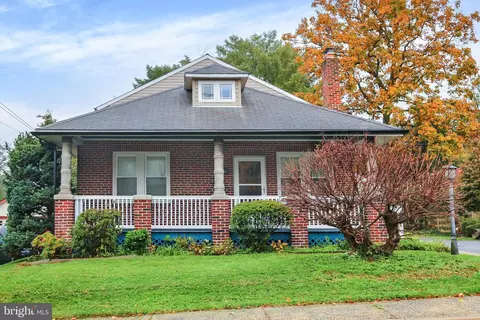 27 S Chestnut St, Elverson, PA 19520