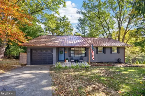 113 Garnet Ln, Coatesville, PA 19320