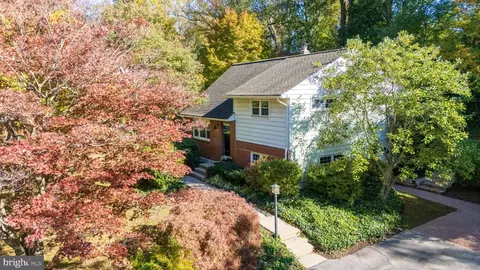 946 Queen Dr, West Chester, PA 19380