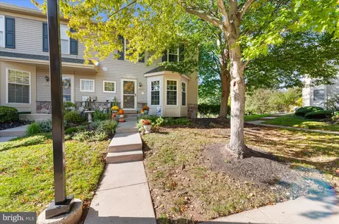 1420 Stirling Ct, Phoenixville, PA 19460