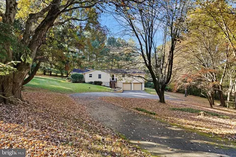 6 Dew Rd, Landenberg, PA 19350