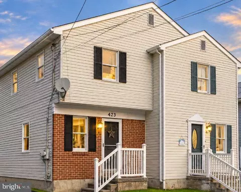 423 W 4th Ave, Parkesburg, PA 19365