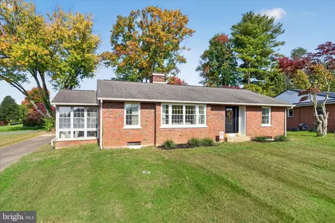 15 E Locust St, Oxford, PA 19363