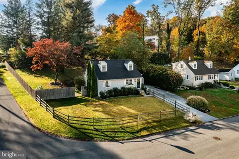 44 Fahnestock Rd, Malvern, PA 19355