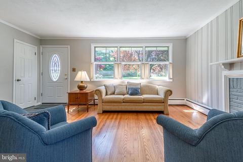 672 Wallace Dr, Wayne, PA 19087 photo 2