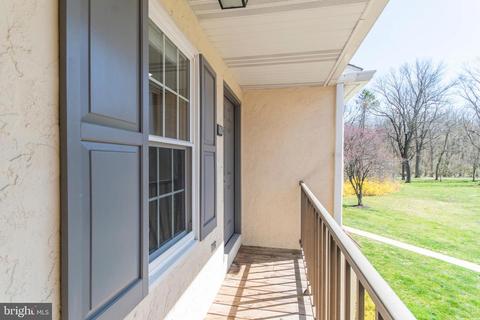 262 Valley Stream Ln, Chesterbrook, PA 19087 photo 4