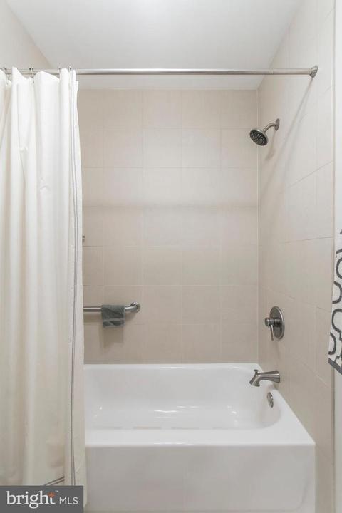 262 Valley Stream Ln, Chesterbrook, PA 19087 photo 23