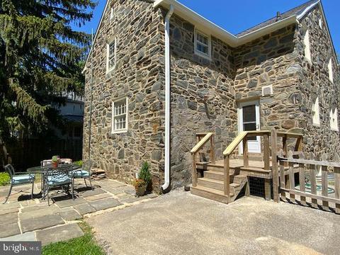 320 Old Lancaster Rd, Devon, PA 19333 photo 13