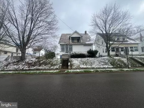 657 North St, Meadville, PA 16335