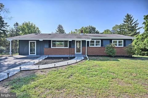 7727 Sunset Dr, Harrisburg, PA 17112