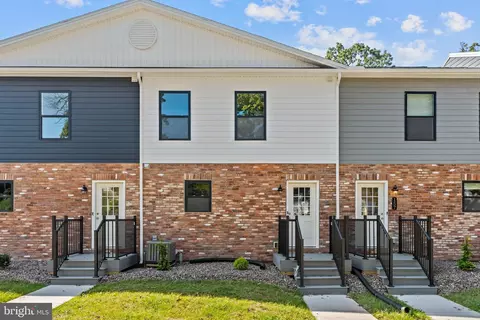 156 High Pointe Dr #19, Hummelstown, PA 17036