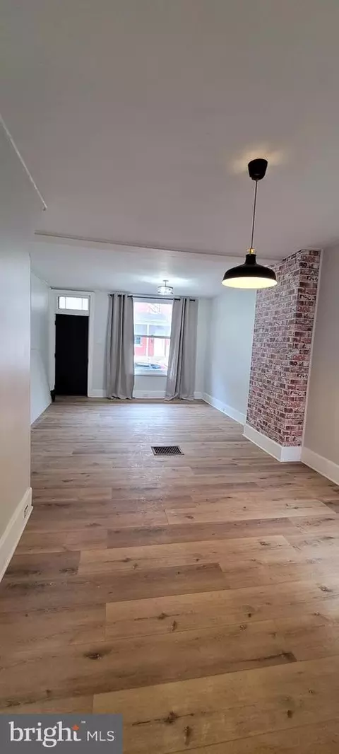 2212 Logan St, Harrisburg, PA 17110