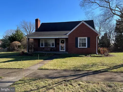 813 Linden Rd, Hershey, PA 17033