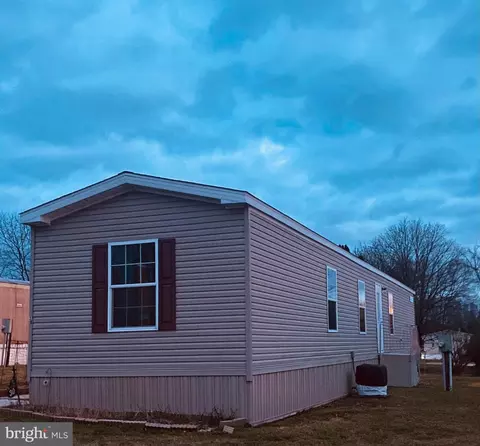 30 Dallas Dr, Grantville, PA 17028