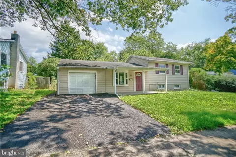 1040 Lakewood Dr, Harrisburg, PA 17109