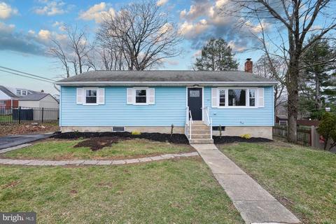 202 Woodley Dr, Harrisburg, PA 17109