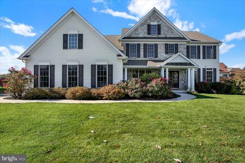 1160 Stone Creek Dr, Hummelstown, PA 17036