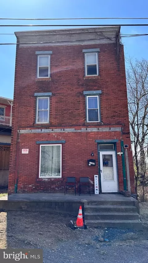 1127 Derry St, Harrisburg, PA 17104