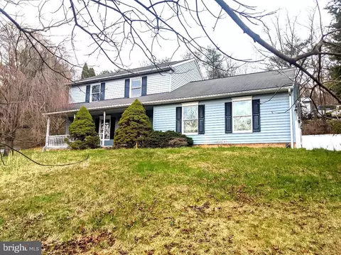 321 Black Bear Ln, Harrisburg, PA 17112