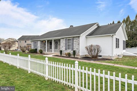 129 S Walnut St, Hummelstown, PA 17036