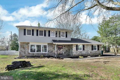 218 Evelina Rd, Hershey, PA 17033