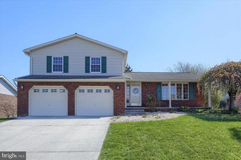 909 Manor Dr, Harrisburg, PA 17113