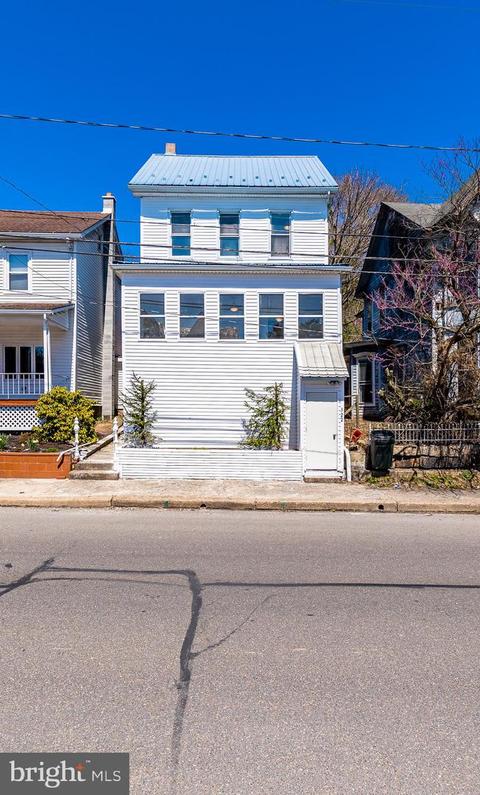 322 Pottsville St, Lykens, PA 17048
