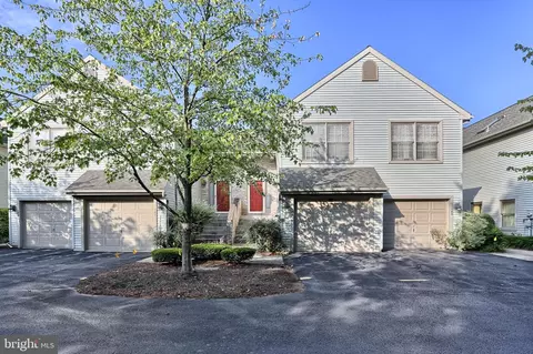 186 Crescent Dr, Hershey, PA 17033