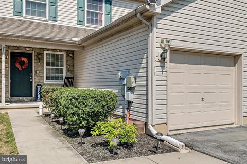 1771 Lakeside Dr, Middletown, PA 17057