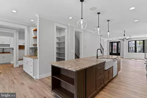 Entry Way - 207 Maple Ave, Hershey, PA 17033 photo 2 of 15
