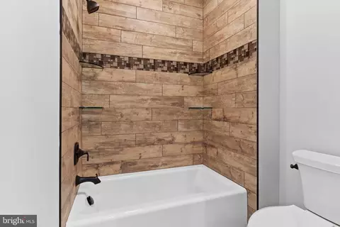 Bath - 207 Maple Ave, Hershey, PA 17033 photo 6 of 6