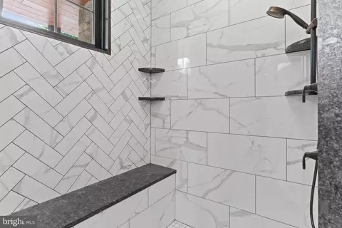 Bath - 207 Maple Ave, Hershey, PA 17033 photo 5 of 6