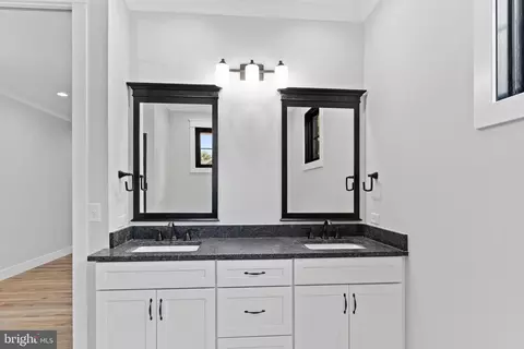 Bath - 207 Maple Ave, Hershey, PA 17033 photo 3 of 6