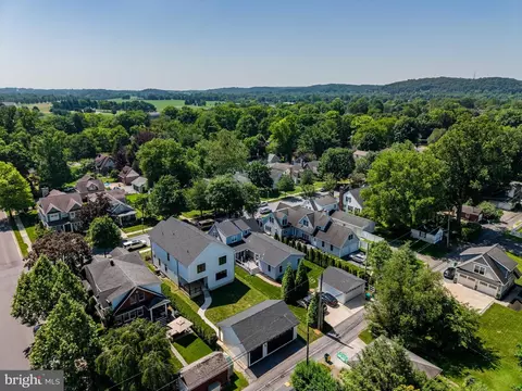View/Area - 207 Maple Ave, Hershey, PA 17033 photo 2 of 7