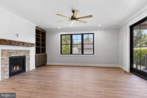 Living - 207 Maple Ave, Hershey, PA 17033 photo 4 of 7