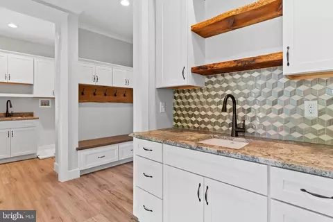 Entry Way - 207 Maple Ave, Hershey, PA 17033 photo 5 of 15