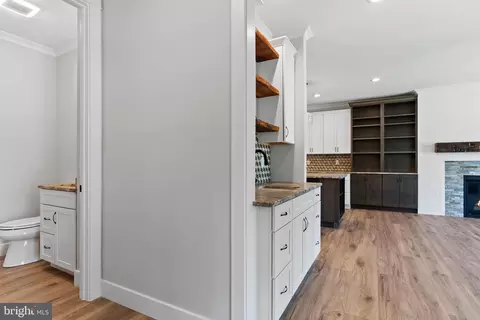Entry Way - 207 Maple Ave, Hershey, PA 17033 photo 11 of 15