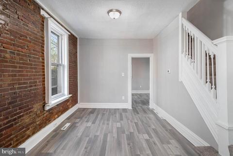 1621 Thompson St, Harrisburg, PA 17104