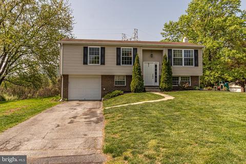 810 Maplewood Ave, Dauphin, PA 17018