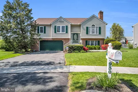 930 Chowning Dr, Hummelstown, PA 17036