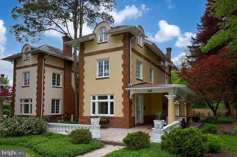 124 Java Ave, Hershey, PA 17033