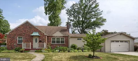 3839 Locust Ln, Harrisburg, PA 17109